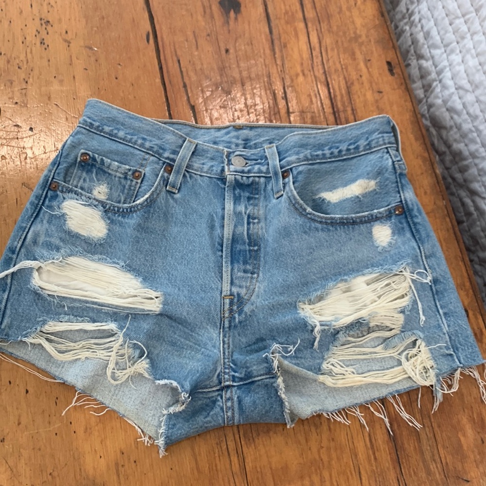 Levi’s 501 high waisted distressed jean short